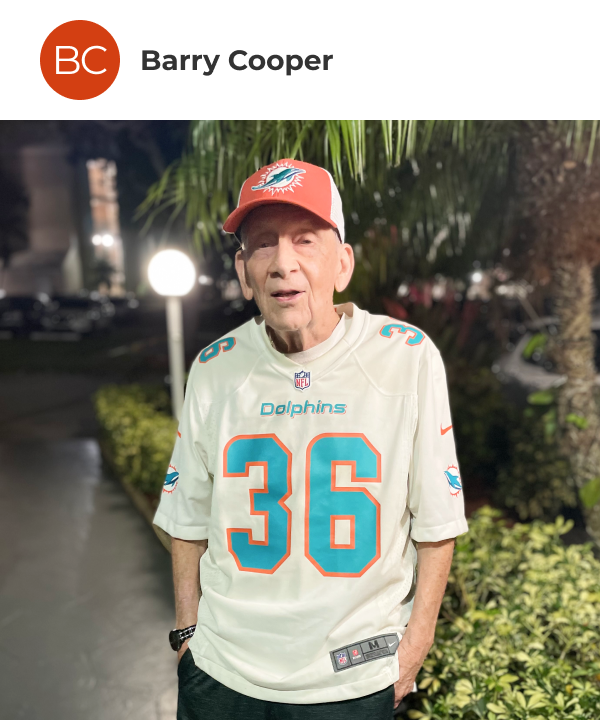 barry-cooper Picture of Barry Cooper with his hands on his pocket posing with Dolphins Merch